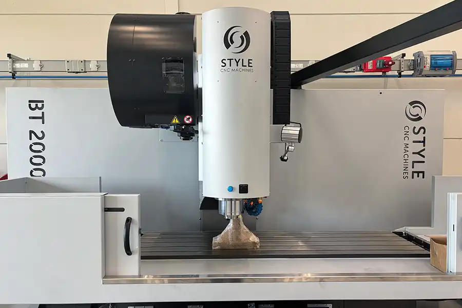 Spindle and tool changer BT 2000