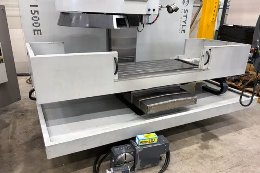 Použitá CNC frézka STYLE BT 1500E – stôl a pracovná plocha